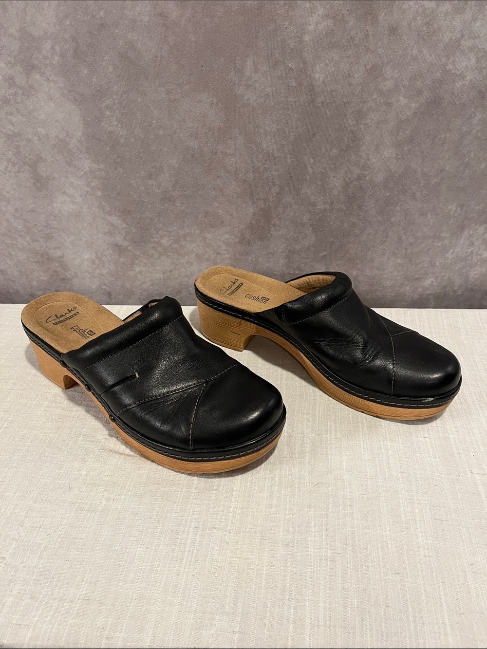 Clarks Collection Black Leather Clog Mules with Wood-Tone Sole size 8.5